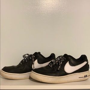 Black and White Air Force 1 Size 9